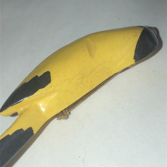 Yellow and Black Goldfinch Bird Brooch Pin - Picture 4 of 5